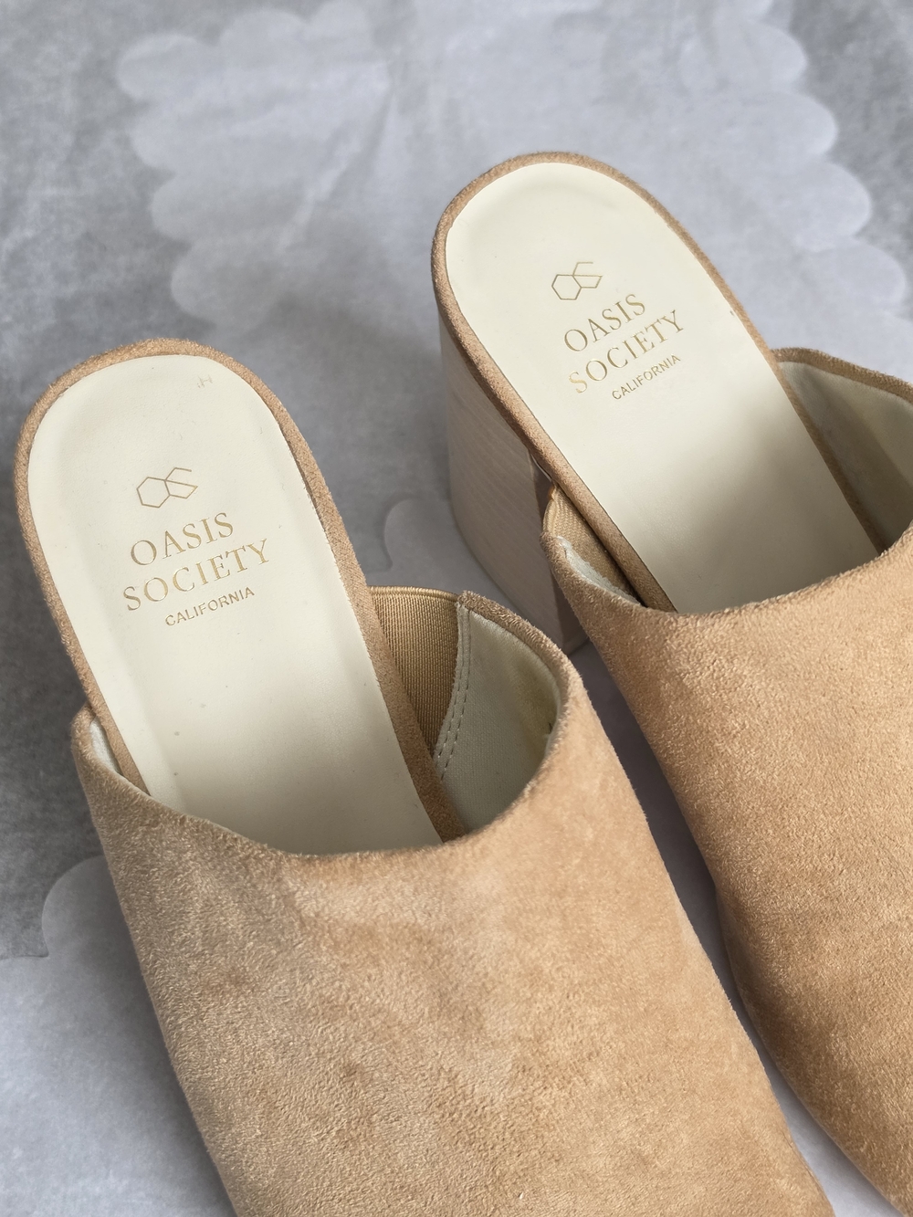 Oasis Society Tan Faux Suede Block Heel Square Toe Mules Sandals Women's 10 - Picture 4 of 9